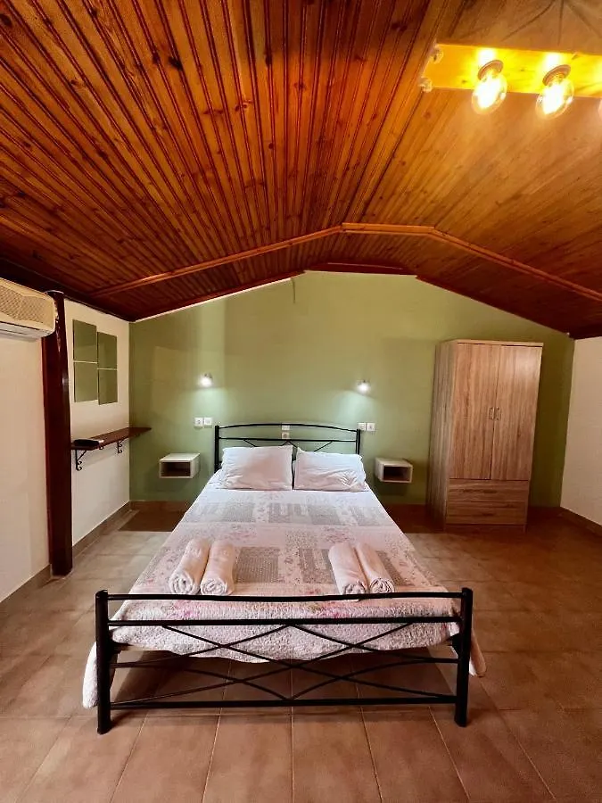 Aparthotel Ocean Front Studios 77 Lourdata