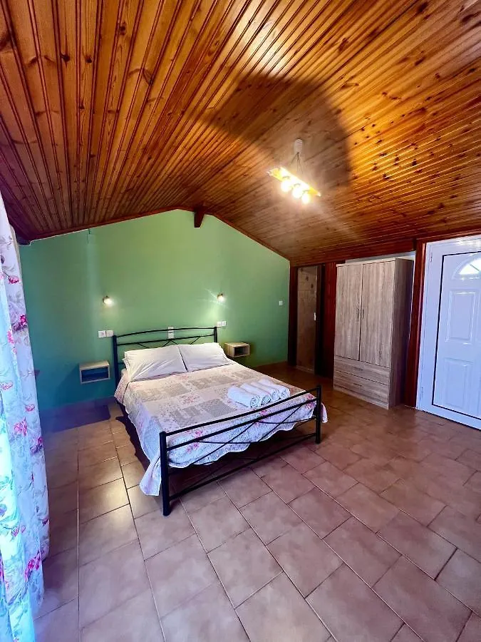 Ocean Front Studios 77 Lourdata  Aparthotel