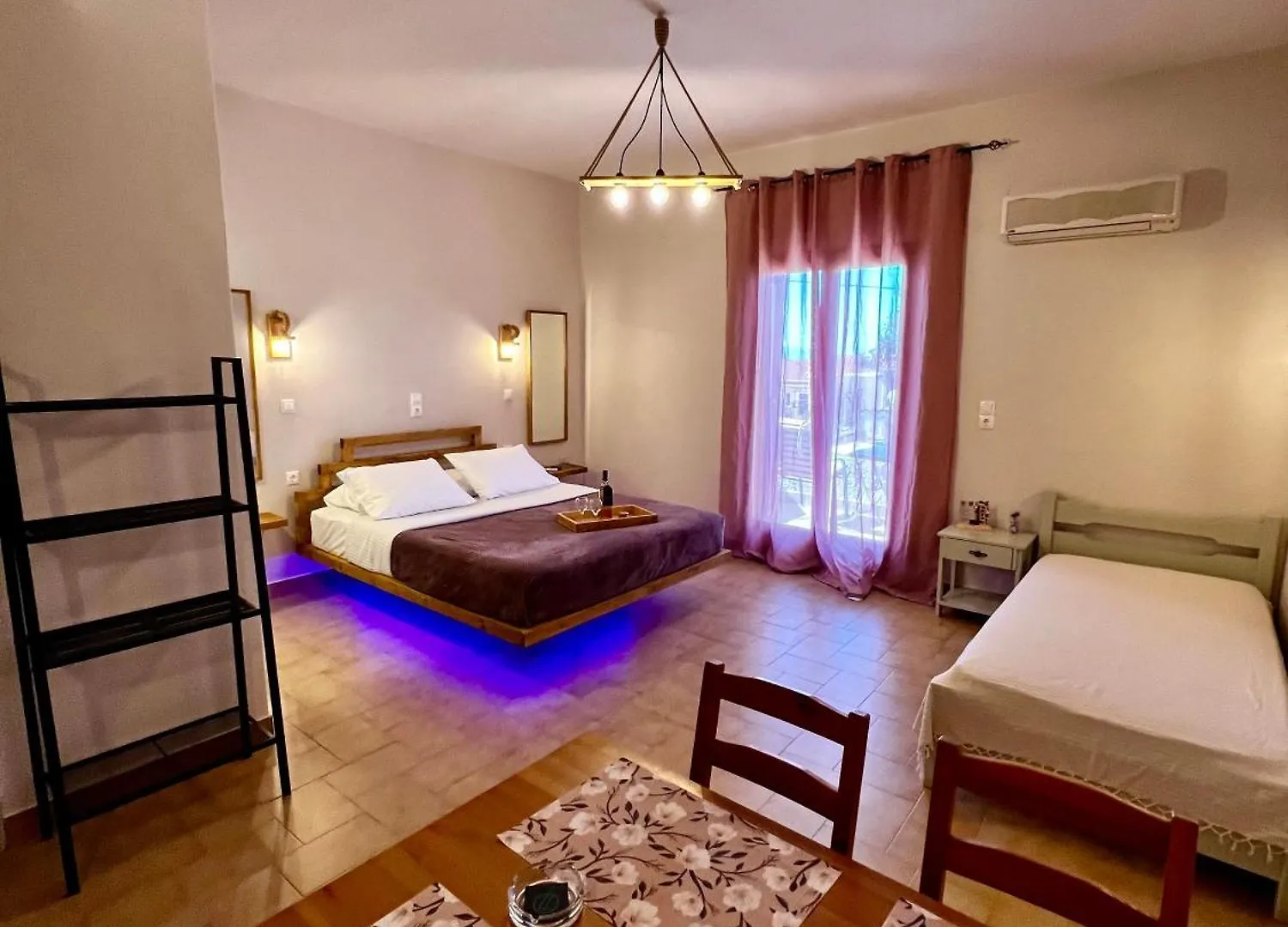 Aparthotel Ocean Front Studios 77 Lourdata