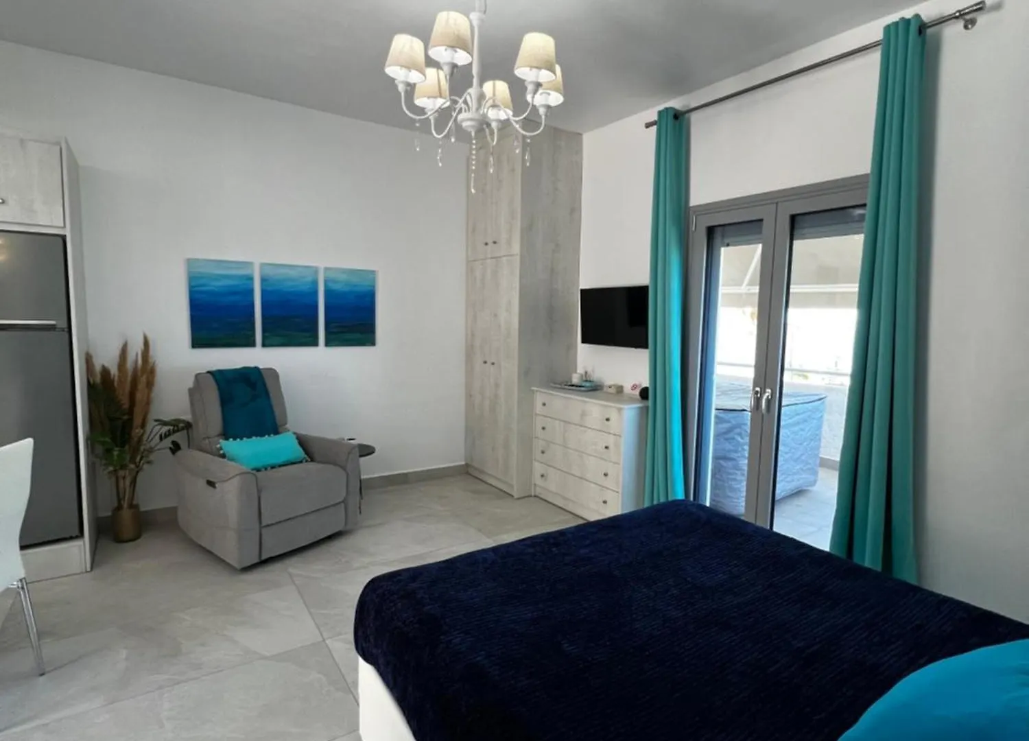 Aparthotel Ocean Front Studios 77 Lourdata