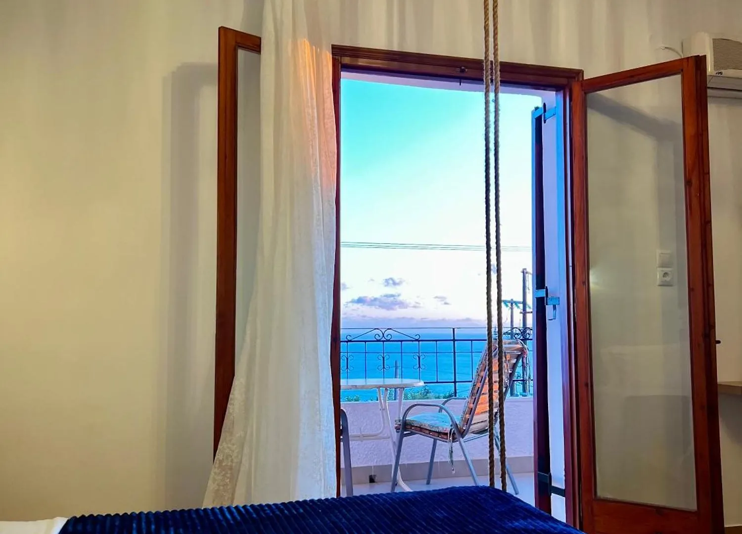 Ocean Front Studios 77 Lourdata  Aparthotel