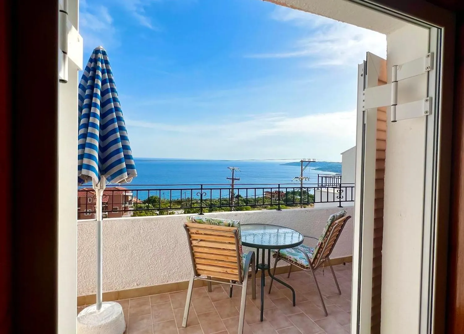 Aparthotel Ocean Front Studios 77 Lourdata