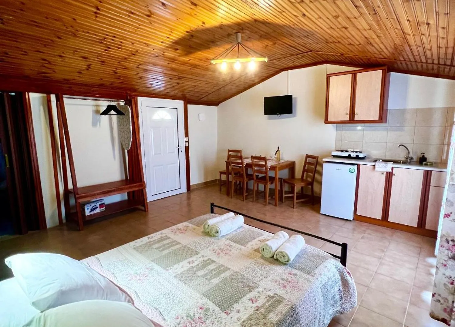 Ocean Front Studios 77 Lourdata  Aparthotel
