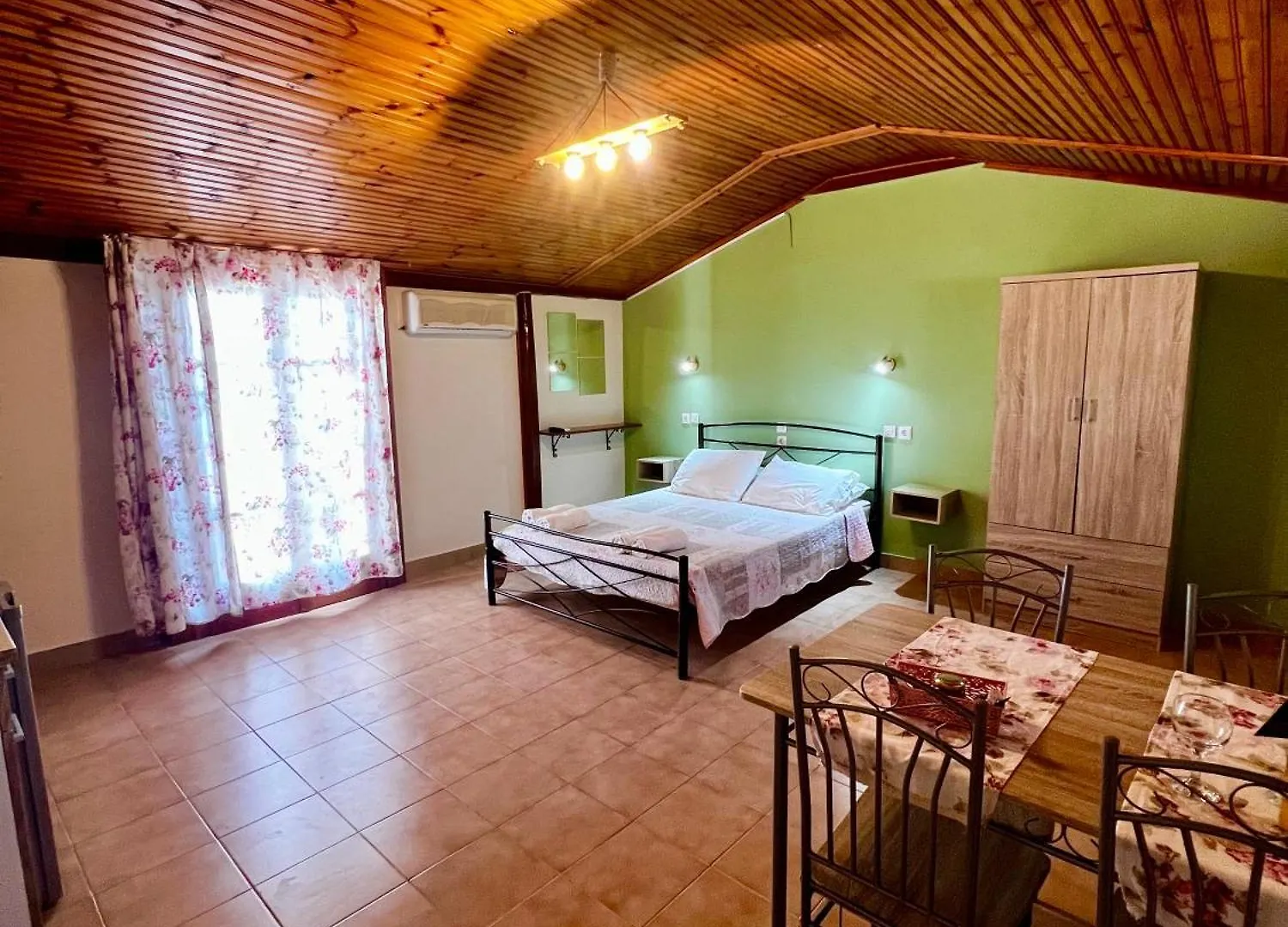 ** Aparthotel Ocean Front Studios 77 Lourdata  Greece