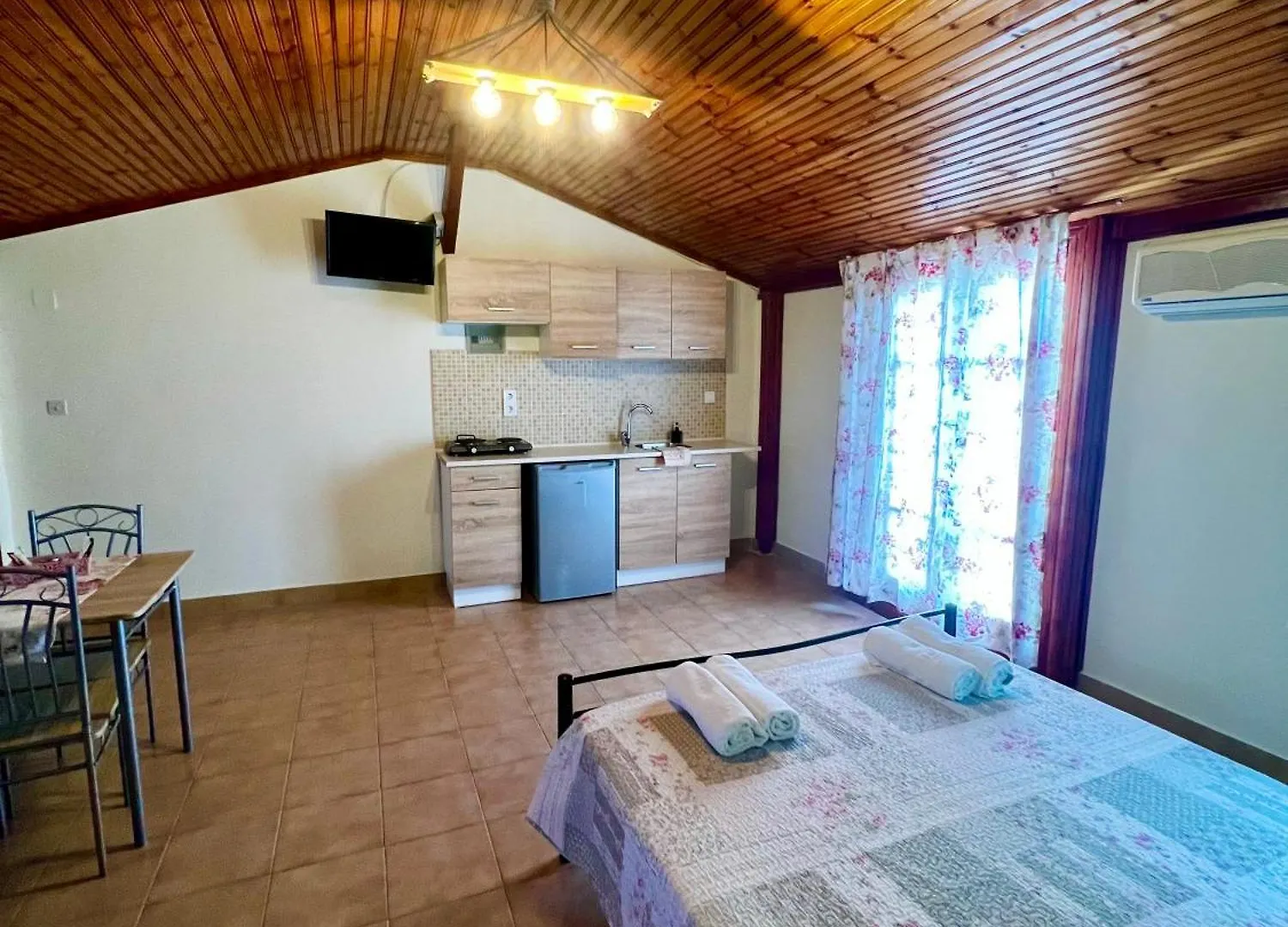 Aparthotel Ocean Front Studios 77 Lourdata