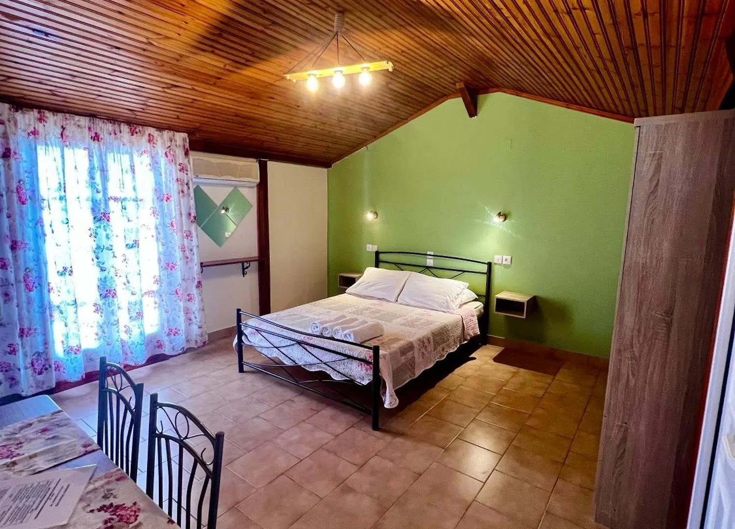 Ocean Front Studios 77 Lourdata  Aparthotel